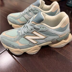 New Balance Women's 9060 sneaker NWOT